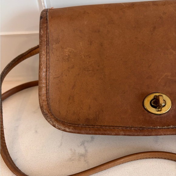 Vintage Coach Dinky Tan Leather Crossbody Bag - Picture 2 of 14